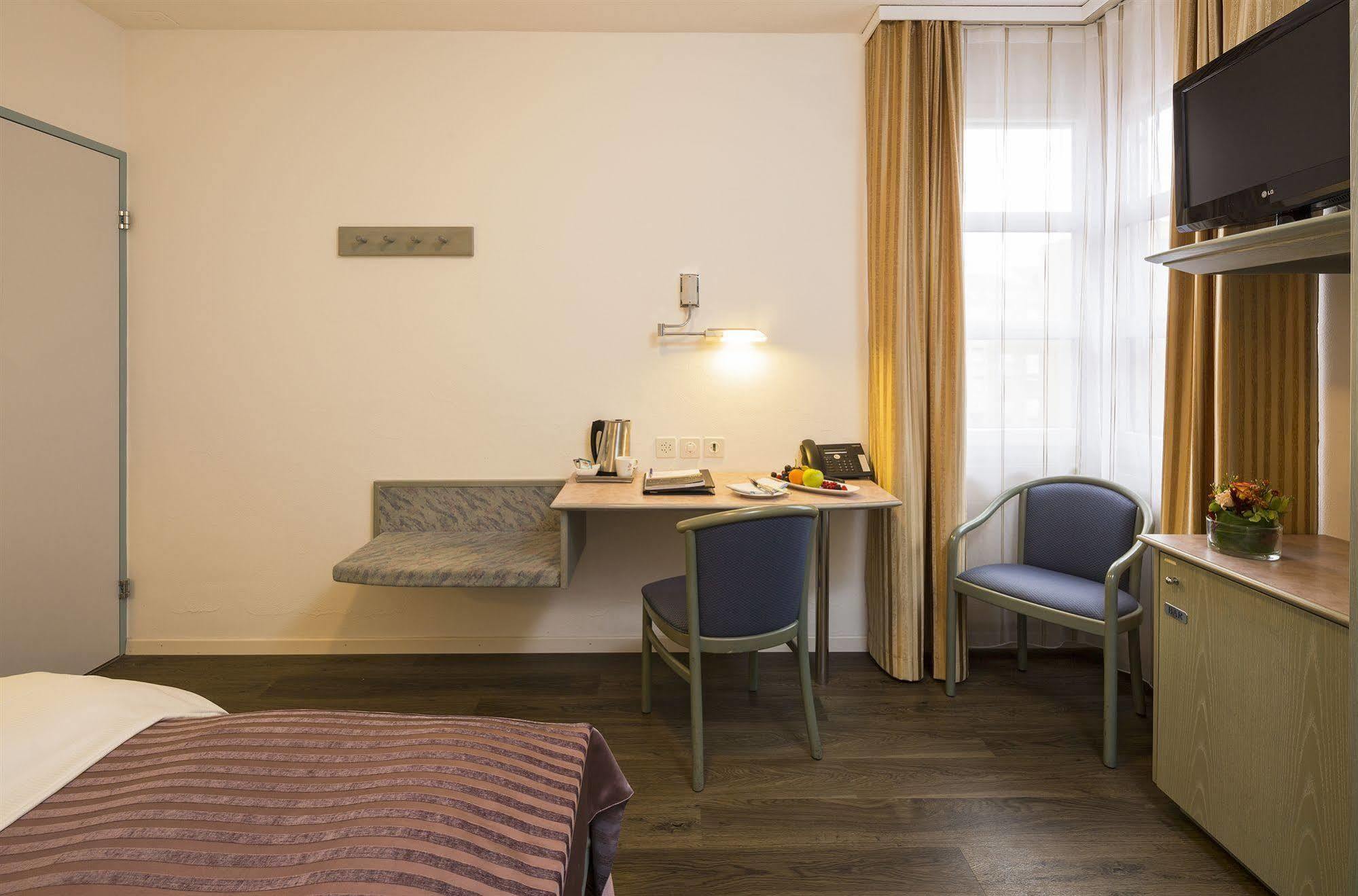 Sommerau-Ticino Swiss Quality Hotel Dietikon Exteriör bild